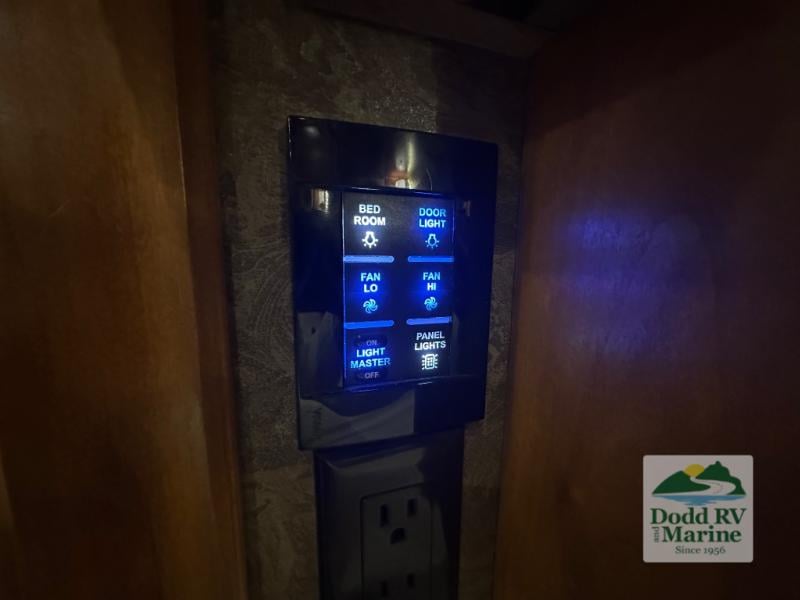 Pre-Owned 2015 Tiffin Motorhomes 40 AH - photo - 40