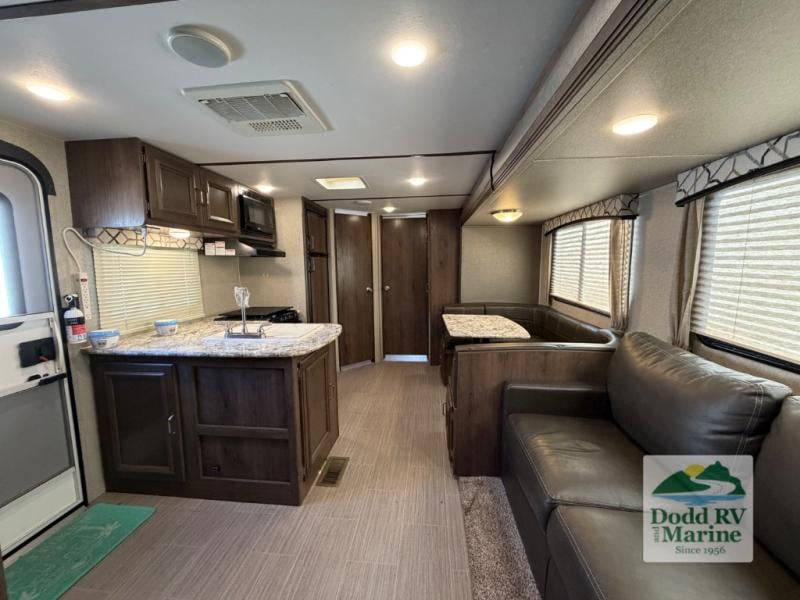 Pre-Owned 2019 Keystone RV 3350BH Grand Touring - photo - 5