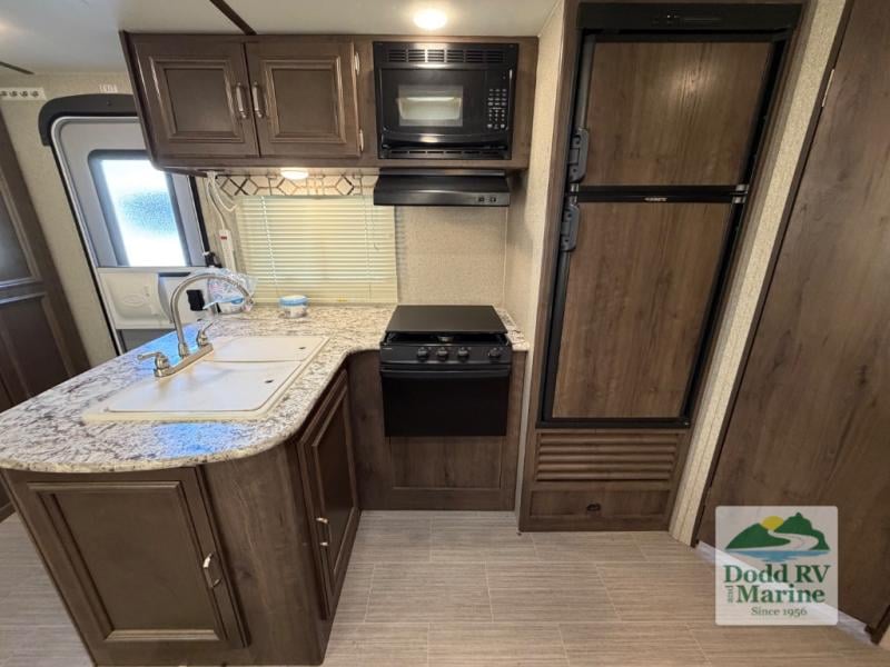 Pre-Owned 2019 Keystone RV 3350BH Grand Touring - photo - 7