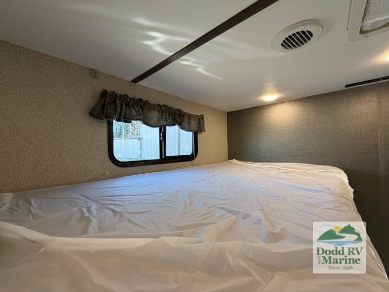 Pre-Owned 2019 Keystone RV 3350BH Grand Touring - photo - 34