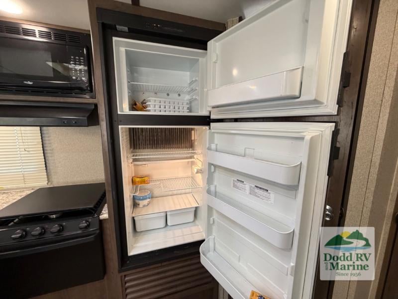 Pre-Owned 2019 Keystone RV 3350BH Grand Touring - photo - 15