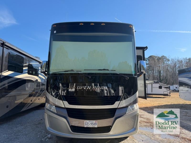 Pre-Owned 2018 Tiffin Motorhomes 32 SA - photo - 1