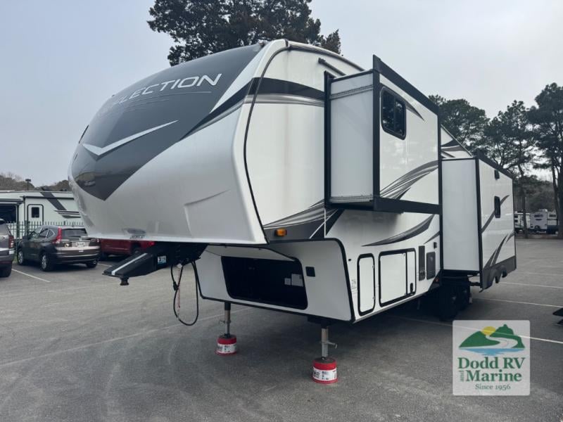 Pre-Owned 2023 Grand Design 303RLS - photo - 2
