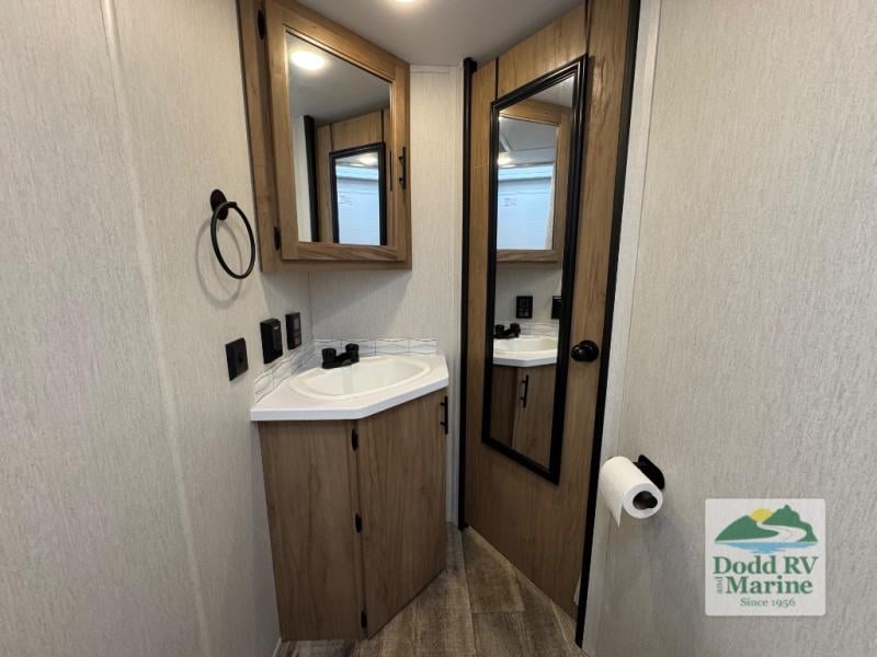 Pre-Owned 2024 Forest River RV 23LM - photo - 21