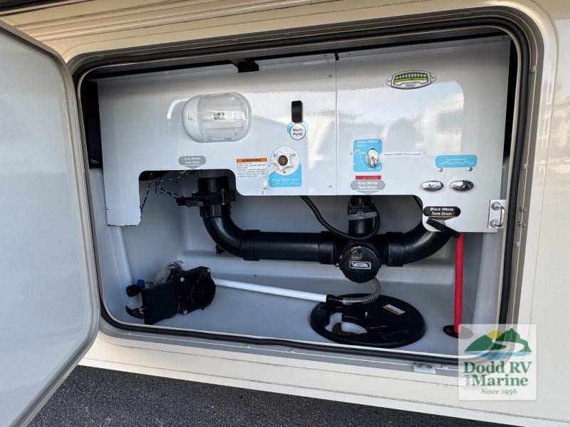 Pre-Owned 2018 Winnebago 29VE - photo - 16