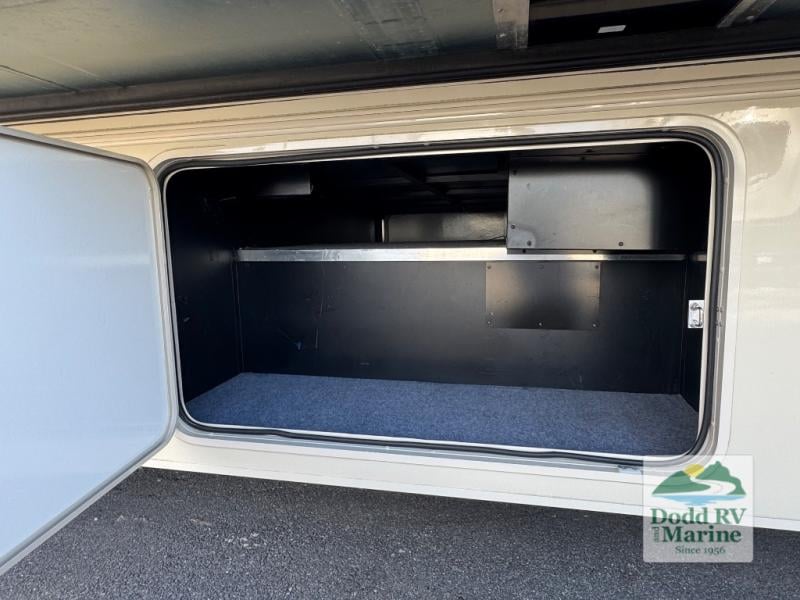 Pre-Owned 2018 Winnebago 29VE - photo - 15