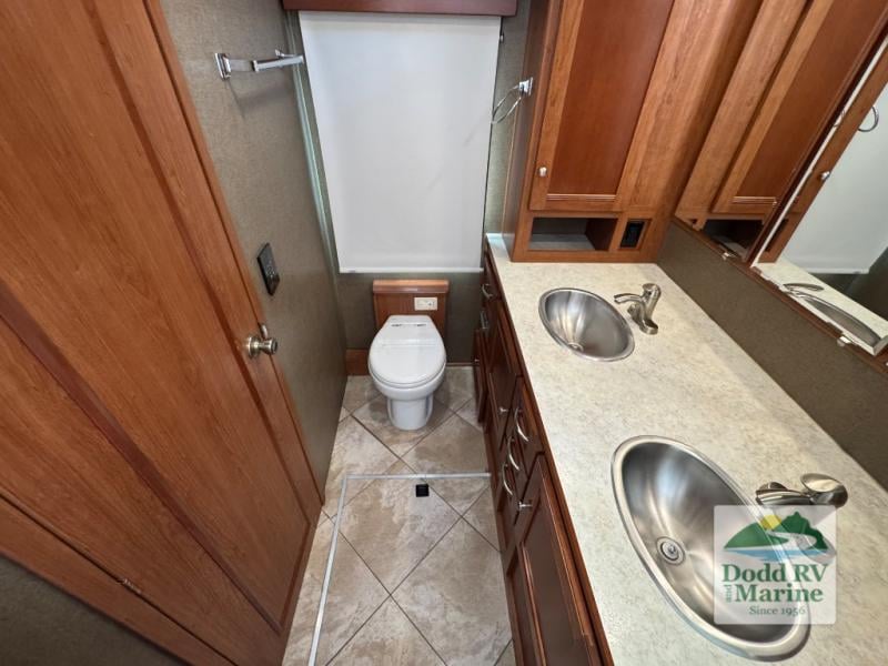 Pre-Owned 2018 Winnebago 38F - photo - 39