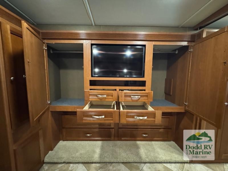 Pre-Owned 2018 Winnebago 38F - photo - 36