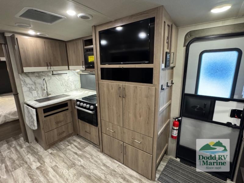 Pre-Owned 2022 Grand Design 2400BH - photo - 7