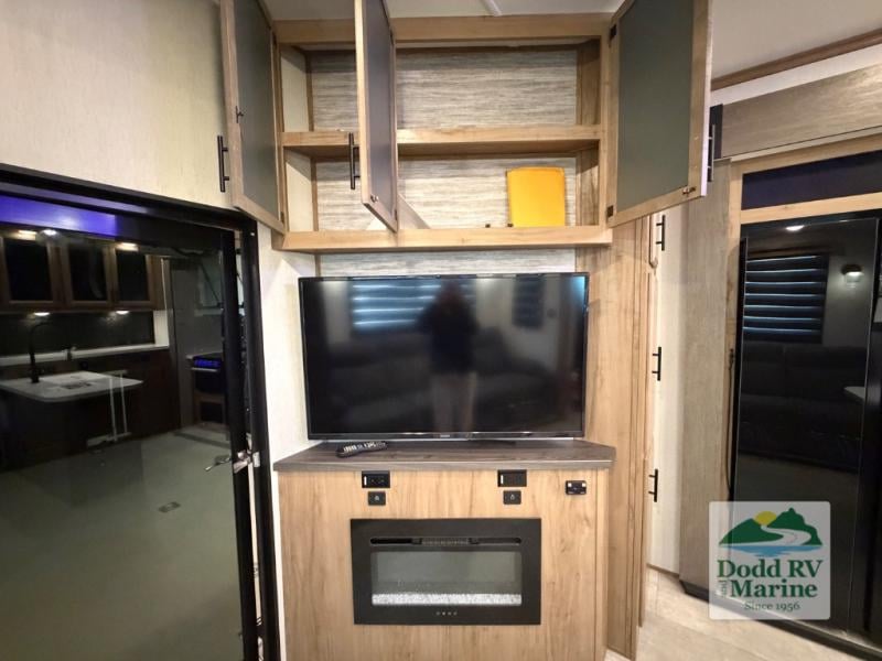 Pre-Owned 2024 Forest River RV VGF383G2 - photo - 23