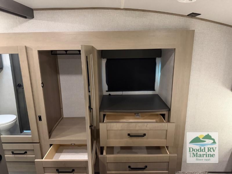 Pre-Owned 2023 Grand Design 303RLS - photo - 40