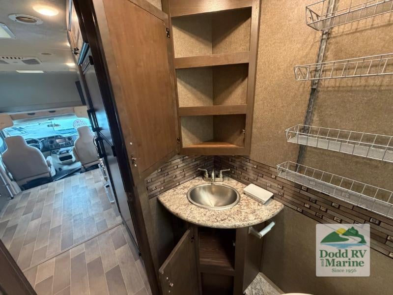 Pre-Owned 2020 Thor Motor Coach 24F - photo - 34