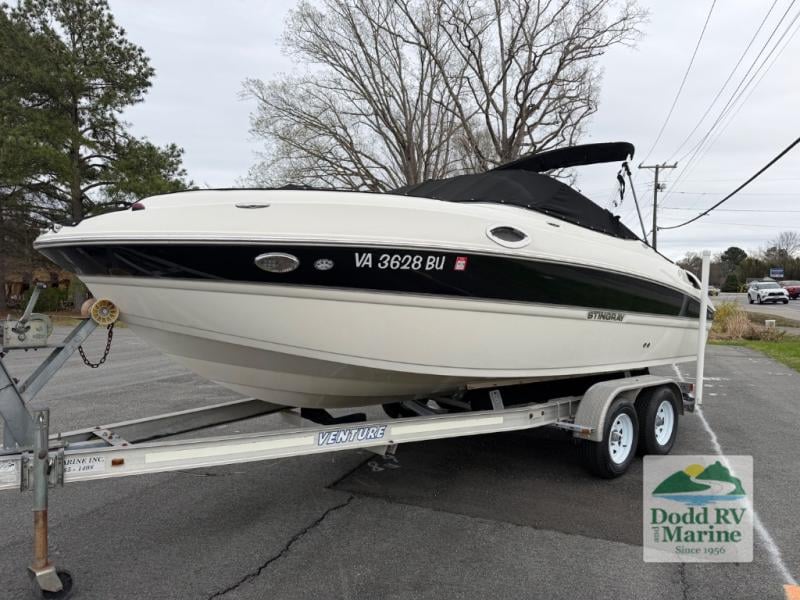 Pre-Owned 2012 Stingray 215LR - photo - 1