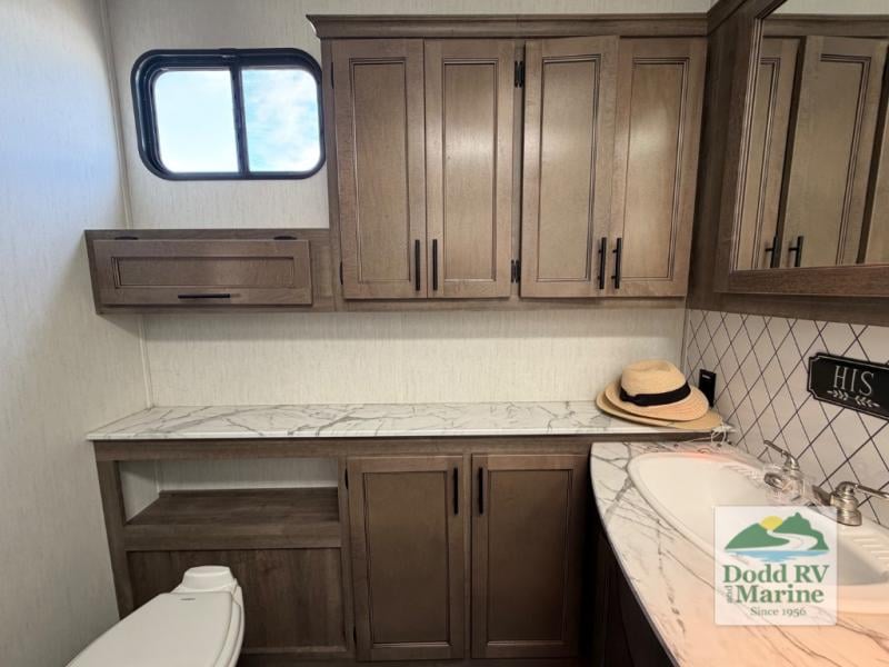 Pre-Owned 2022 Forest River RV 37FLH - photo - 57