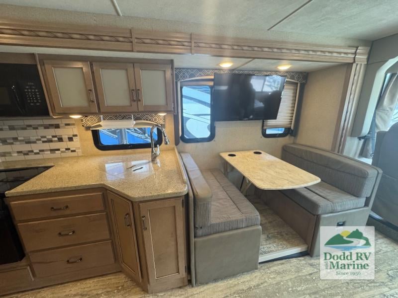 Pre-Owned 2018 Thor Motor Coach 34J - photo - 13