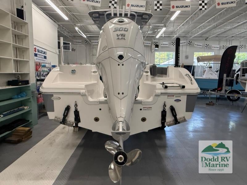 New 2025 Nautic Star 242OS - photo - 3