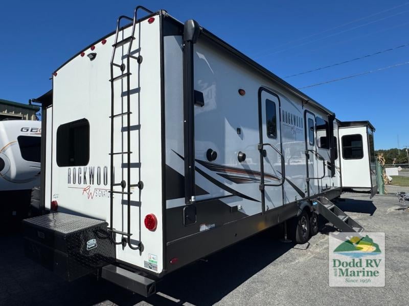 Pre-Owned 2022 Forest River RV 8324SB - photo - 3
