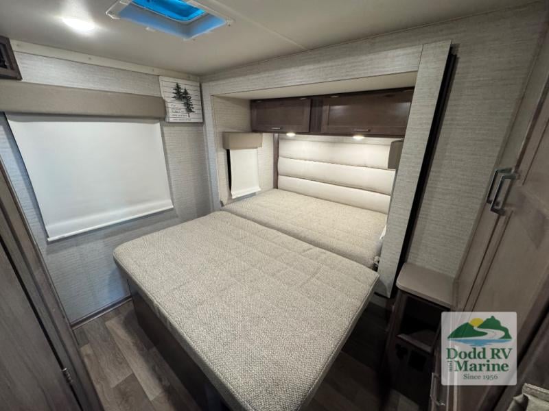 Pre-Owned 2025 Winnebago 22M - photo - 19